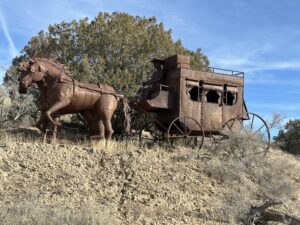 Navajo Dam Lodging: Stage Stop at Pump Canyon. Image of statue of horse-drawn carriage